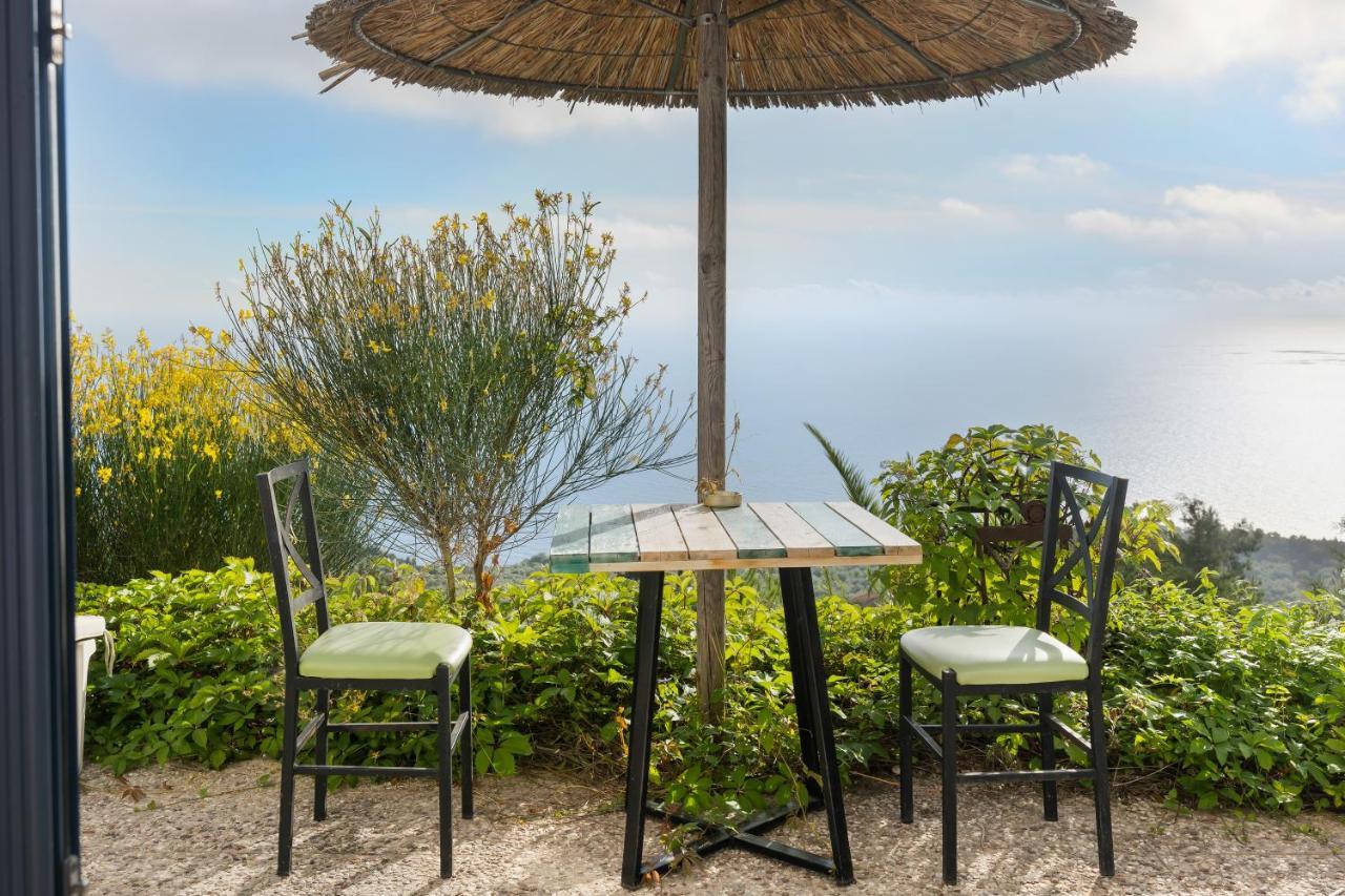 Serenity Boutique Suites Athánion Esterno foto