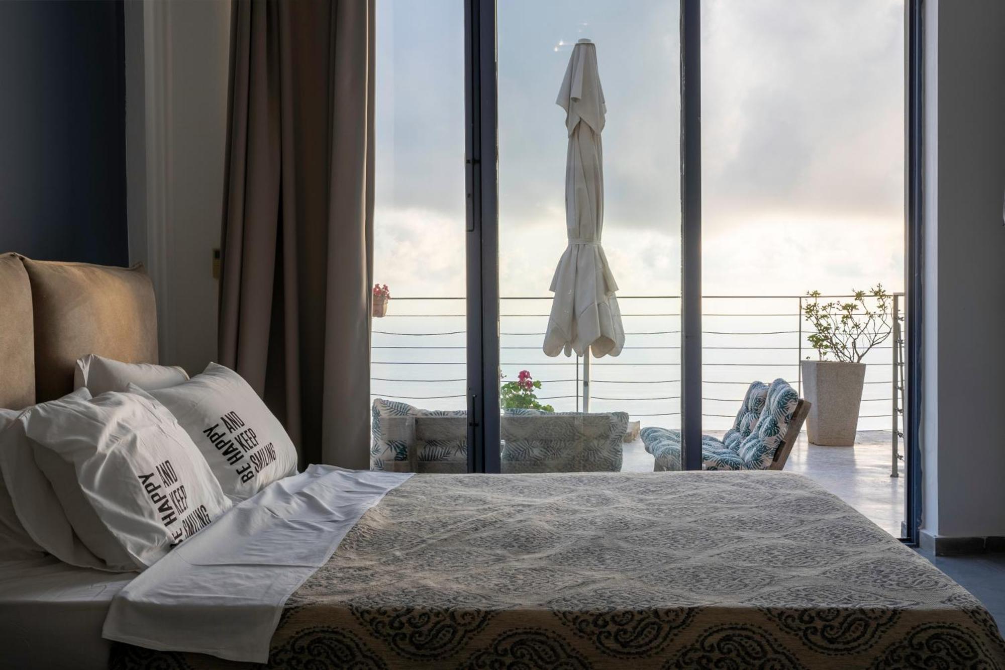 Serenity Boutique Suites Athánion Esterno foto