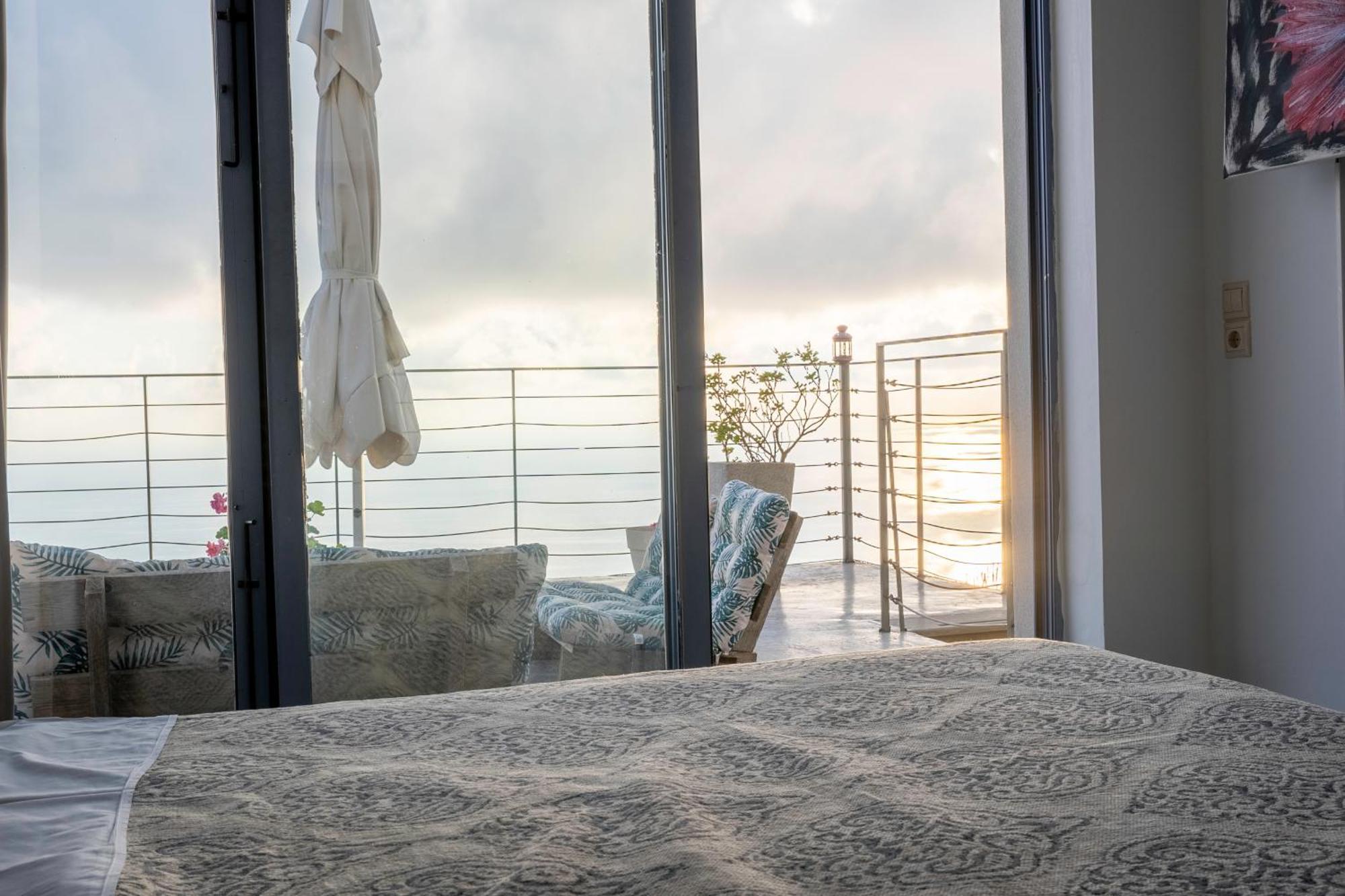 Serenity Boutique Suites Athánion Esterno foto